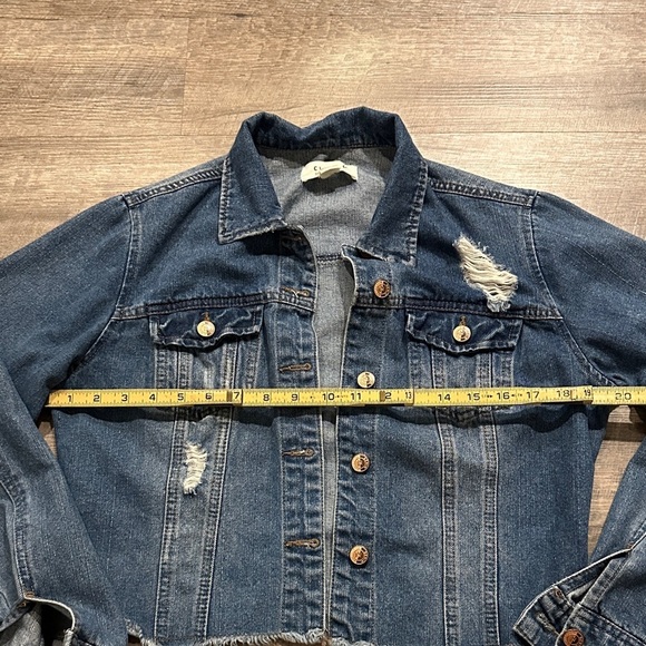 Ci Sono denim collection, distressed blue denim cropped jean jacket size medium - Picture 8 of 9